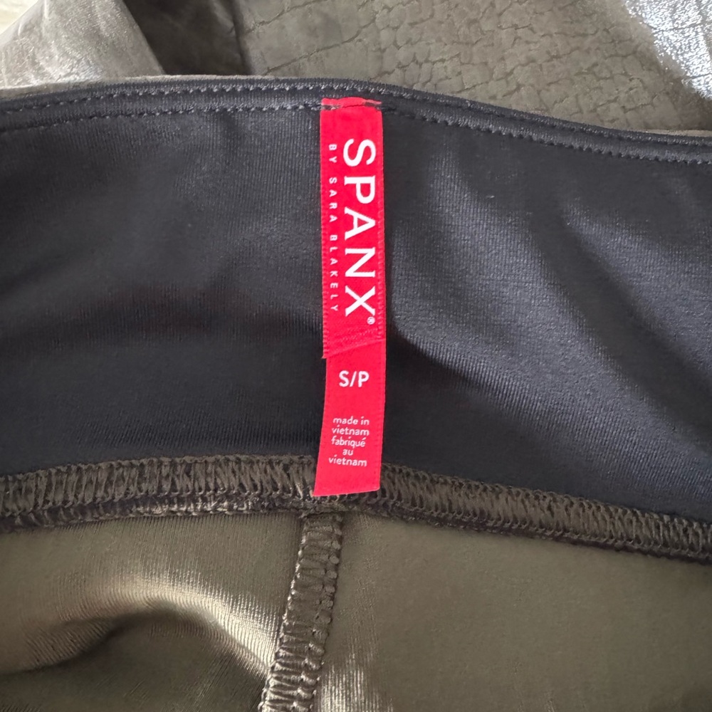 NWT Spanx Faux Leather Croc Olive Shine Leggings Womens Sz Small - Picture 8 of 12